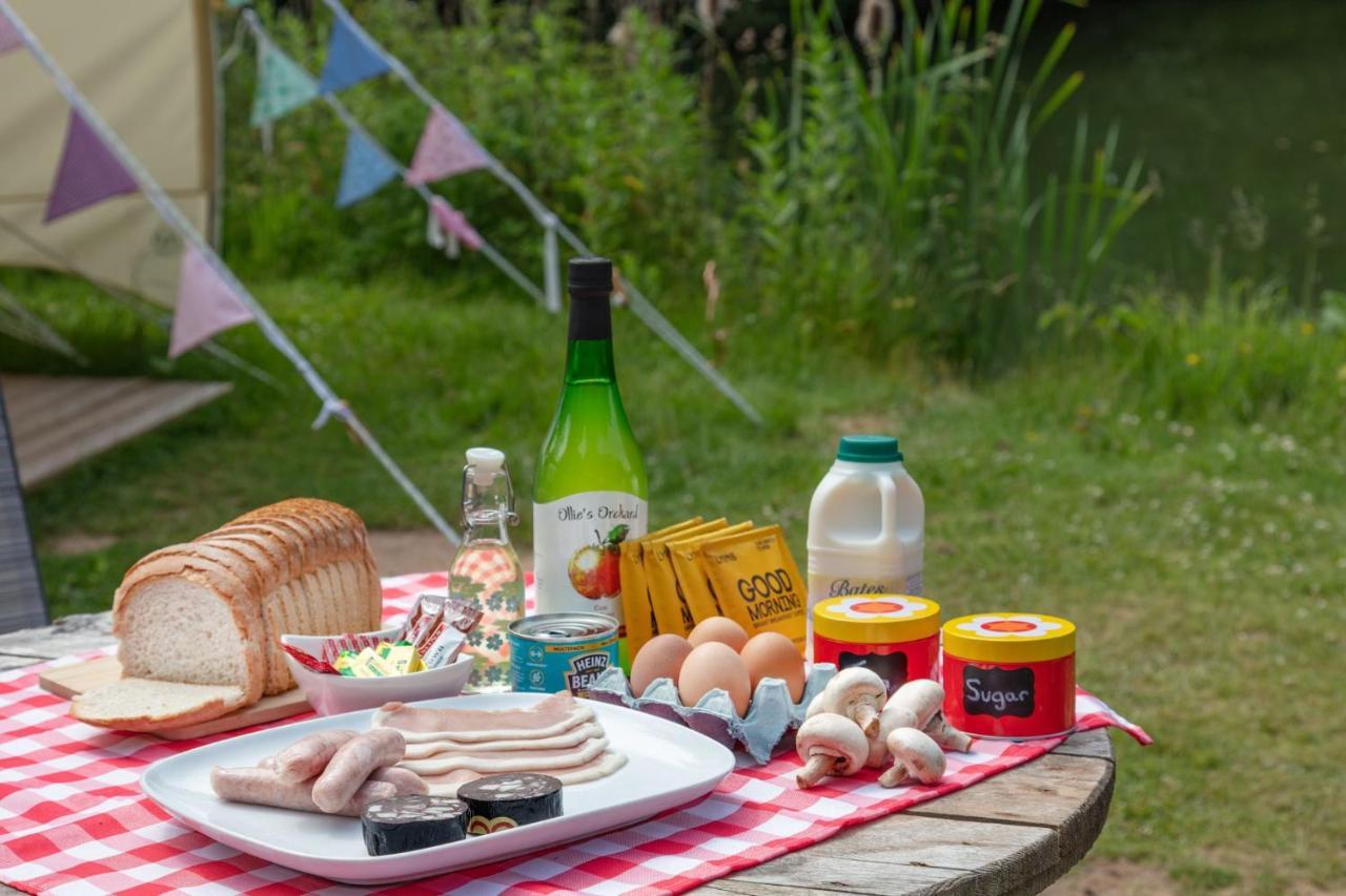 Отель Lloyds Meadow Glamping Честер Экстерьер фото