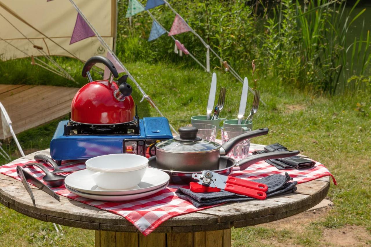 Отель Lloyds Meadow Glamping Честер Экстерьер фото