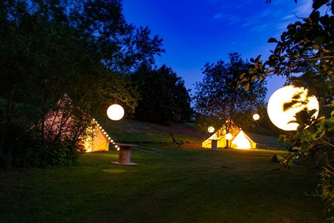 Отель Lloyds Meadow Glamping Честер Экстерьер фото