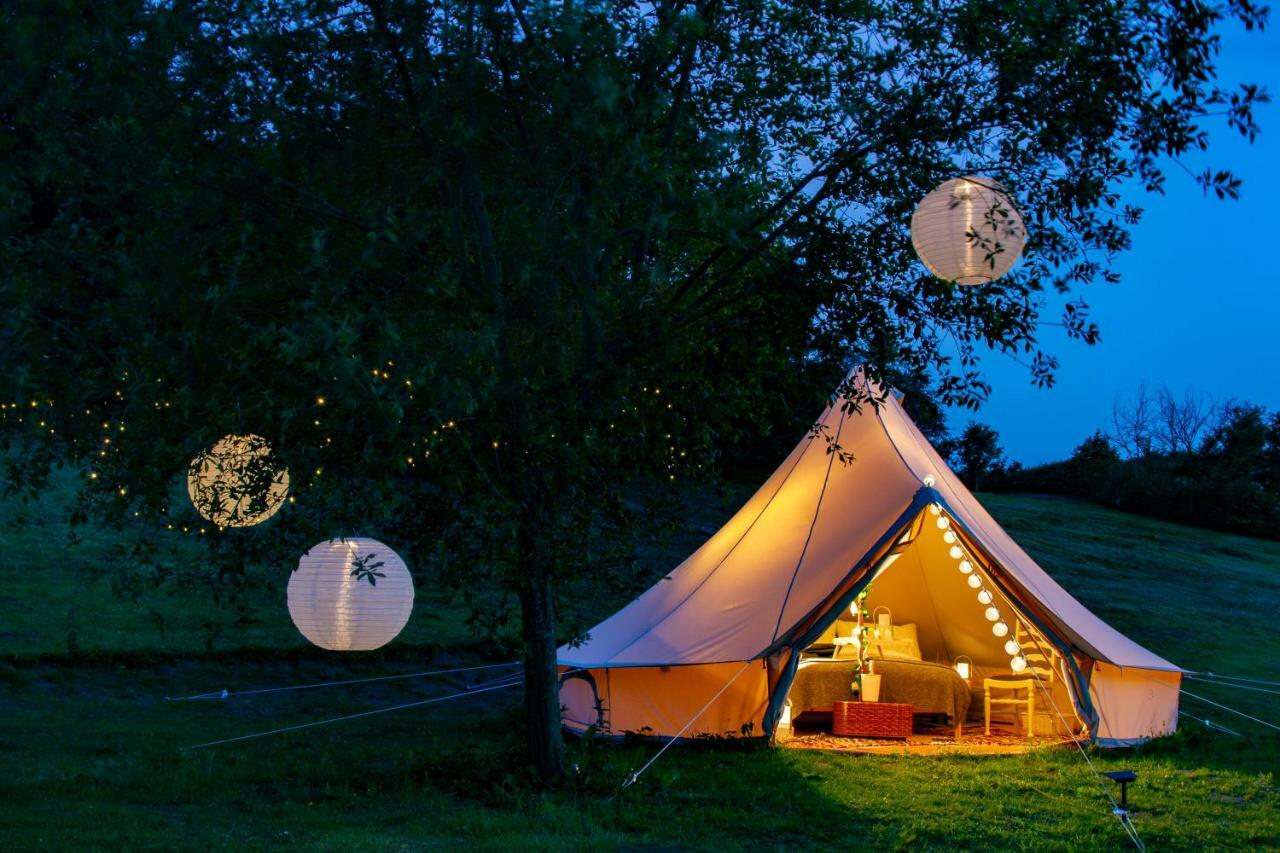Отель Lloyds Meadow Glamping Честер Экстерьер фото