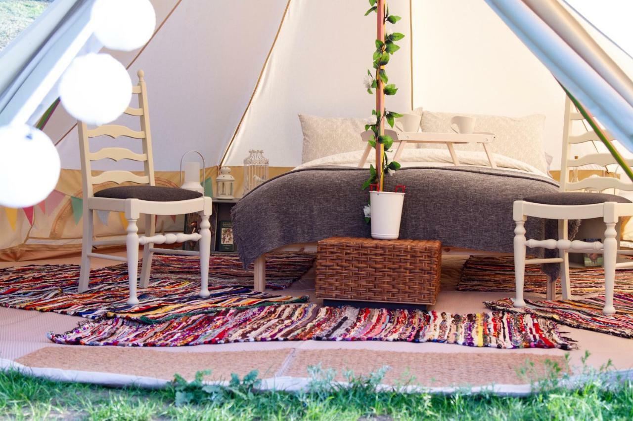 Отель Lloyds Meadow Glamping Честер Экстерьер фото