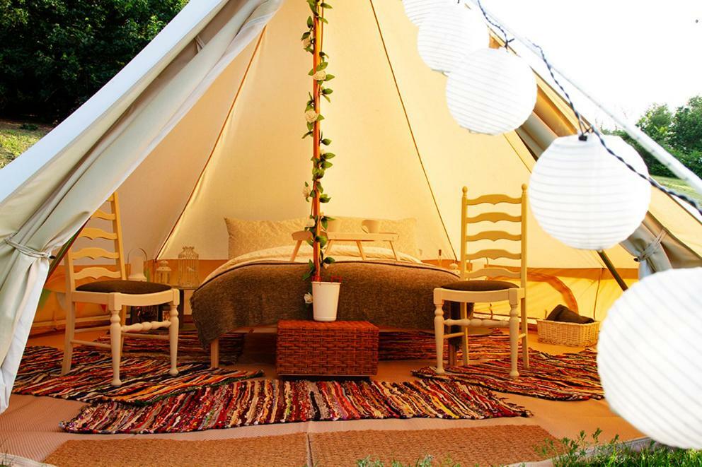 Отель Lloyds Meadow Glamping Честер Экстерьер фото